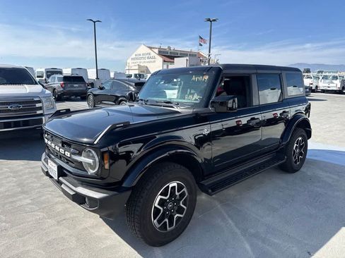 Used 2026 Ford Bronco Outer Banks AWD/4WD image 1