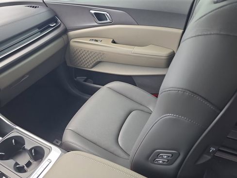 New 2026 Kia Carnival EX FWD image 16