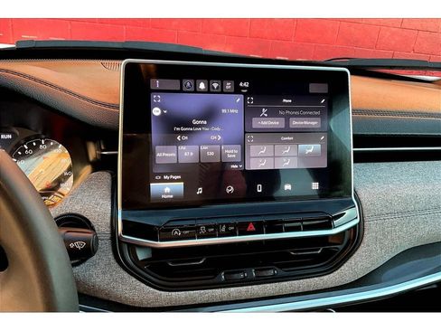 Used 2024 Jeep Compass Latitude image 24