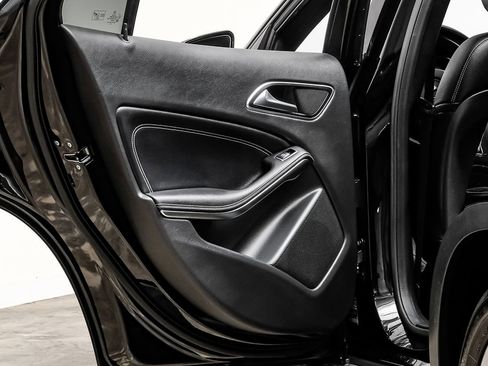 Used 2016 Mercedes-Benz GLA 250 image 34