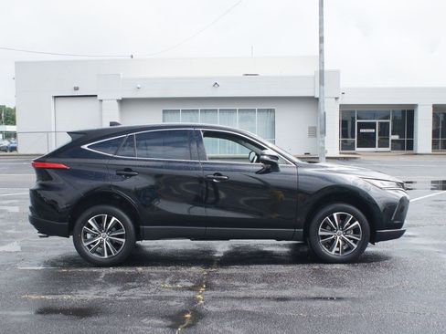 Used 2023 Toyota Venza LE AWD/4WD image 18