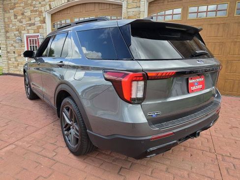 Used 2025 Ford Explorer ST-Line w/ Premium Package AWD/4WD image 5