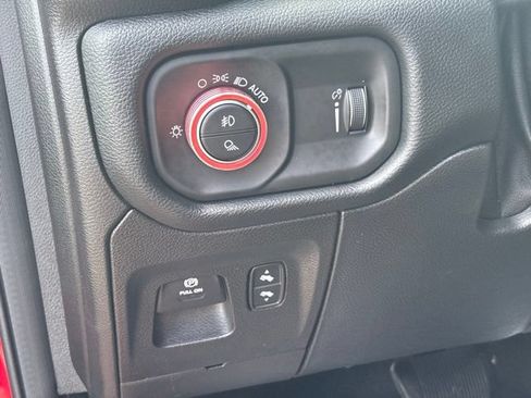 Used 2020 RAM 1500 Big Horn AWD/4WD image 6