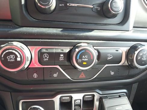 Used 2019 Jeep Wrangler Unlimited Sport S AWD/4WD image 3