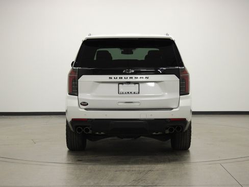 Used 2025 Chevrolet Suburban Z71 image 7