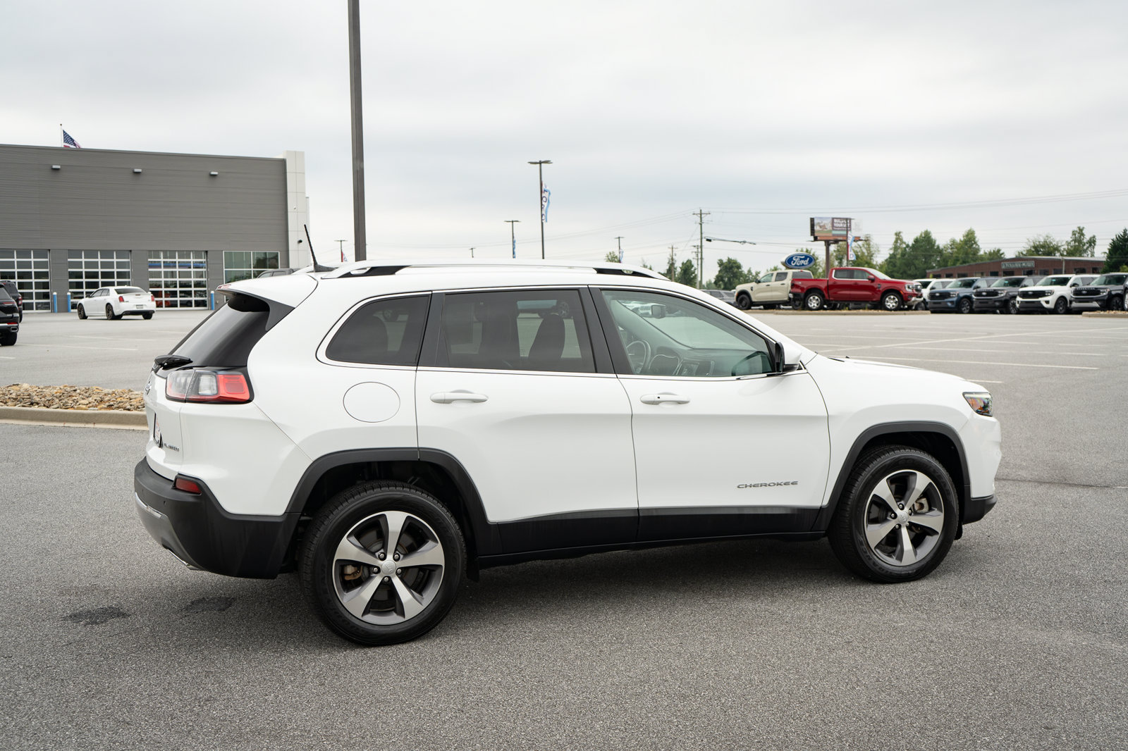 Used 2020 Jeep Cherokee Limited AWD/4WD image 10