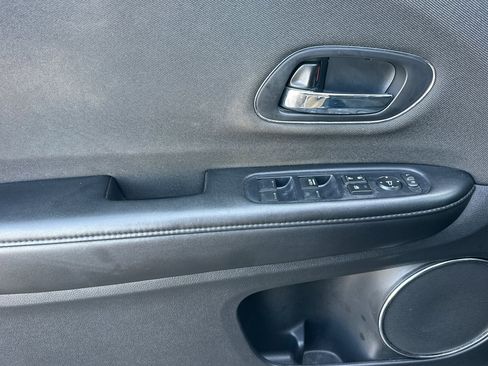 Used 2019 Honda HR-V EX image 11