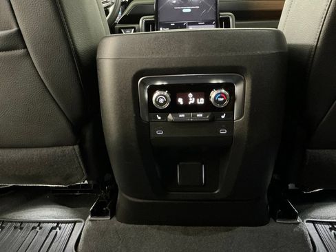 Used 2025 GMC Yukon Denali w/ Sun & Power Step Package AWD/4WD image 25