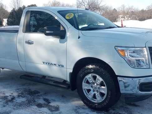 Used 2019 Nissan Titan SV image 1