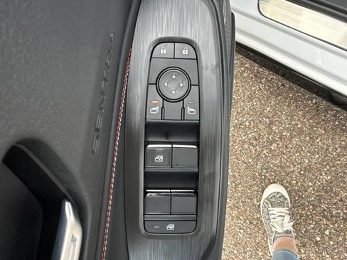 New 2026 Nissan Sentra SR FWD image 11