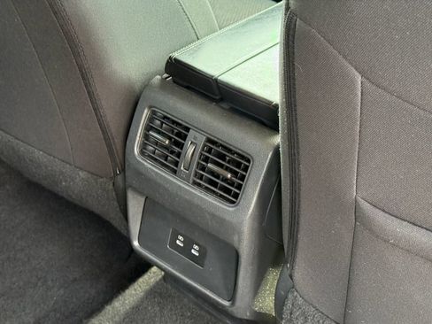 Used 2024 Nissan Rogue SV FWD image 21