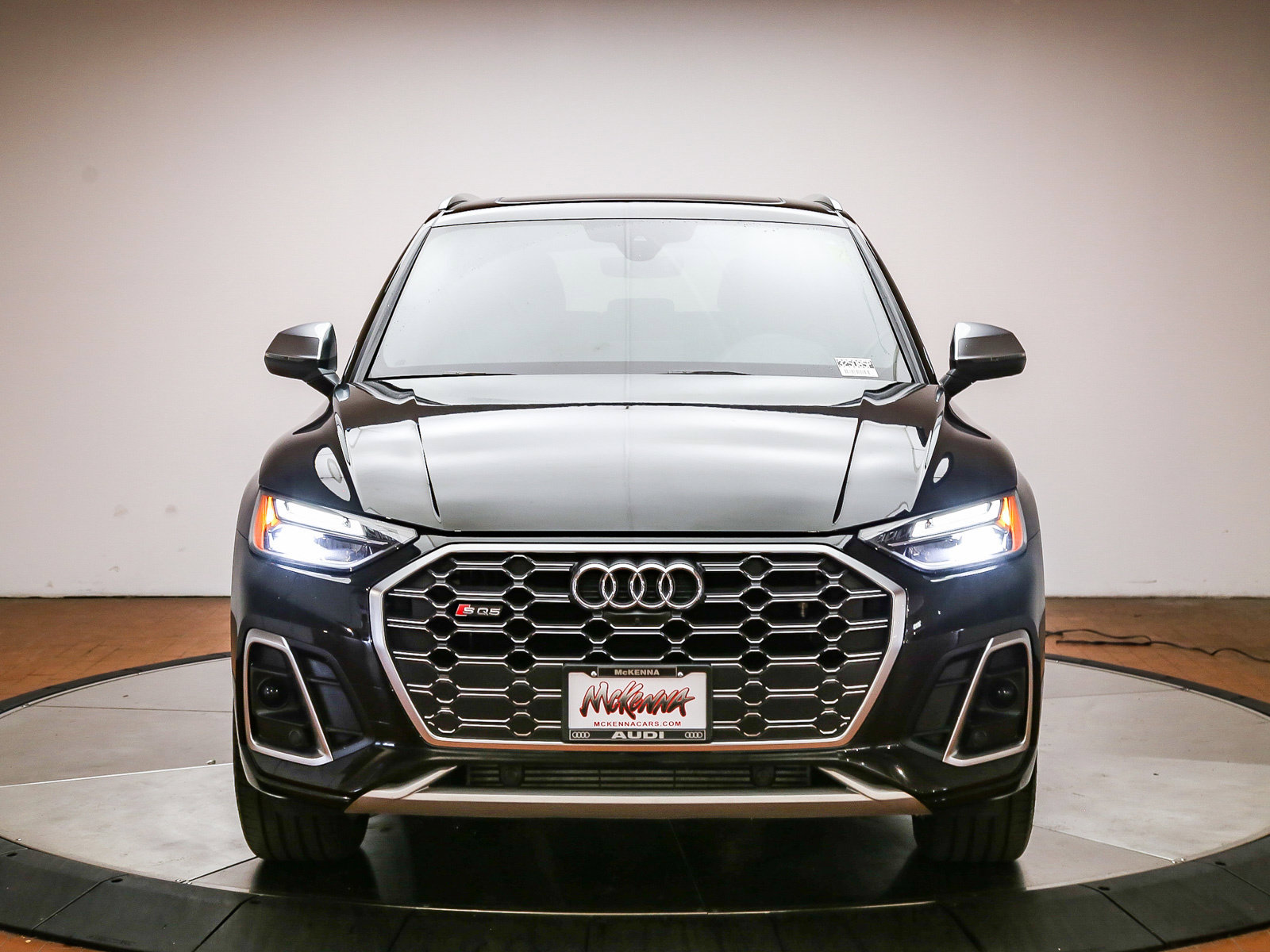 Certified 2022 Audi SQ5 Premium Plus w/ Premium Plus Package AWD/4WD image 2