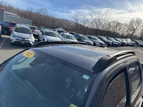 Used 2022 Toyota Tacoma TRD Off-Road image 8