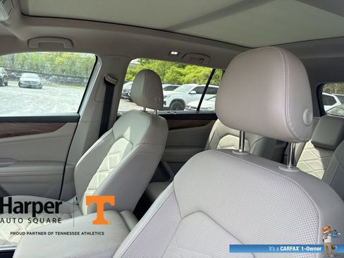 Used 2024 Volkswagen Atlas SE w/ Panoramic Sunroof Package image 12