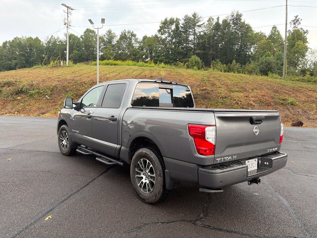 Used 2024 Nissan Titan SV w/ SV Convenience Package AWD/4WD image 7