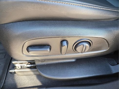 Used 2021 GMC Acadia SLT w/ LPO, Floor Liner Package image 15