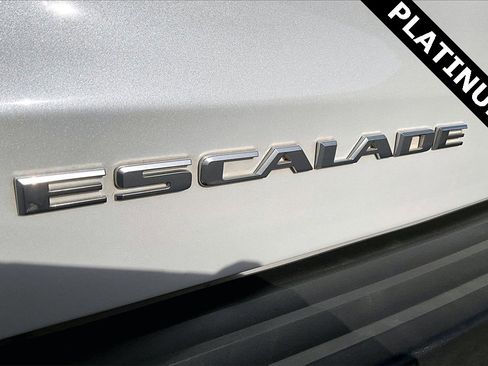 Used 2019 Cadillac Escalade ESV Platinum image 34