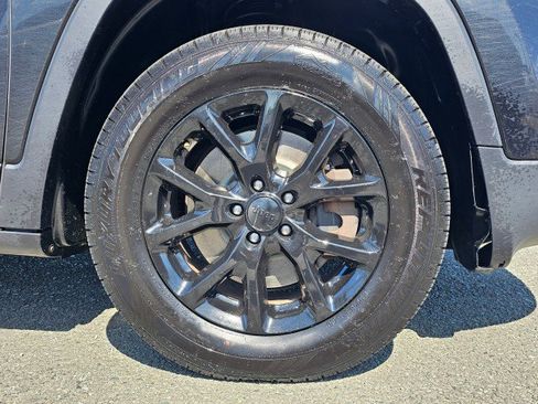 Used 2015 Jeep Cherokee Latitude w/ Trailer Tow Group AWD/4WD image 9