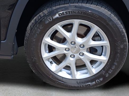 Used 2017 Jeep Cherokee Latitude w/ True North Edition AWD/4WD image 29