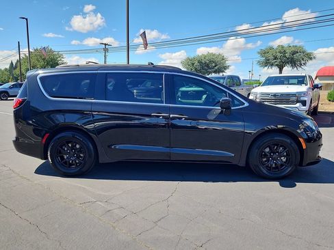 Used 2018 Chrysler Pacifica L FWD image 7