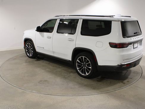 Used 2022 Jeep Wagoneer Series III w/ Premium Group I image 4