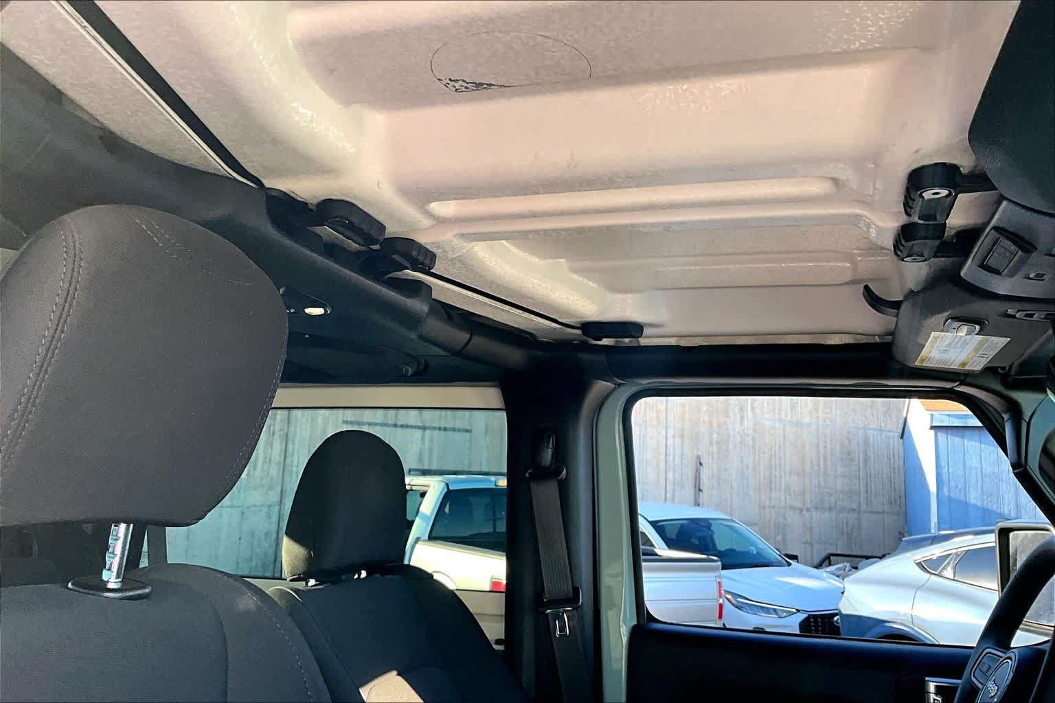 Used 2023 Jeep Wrangler Sport AWD/4WD image 14