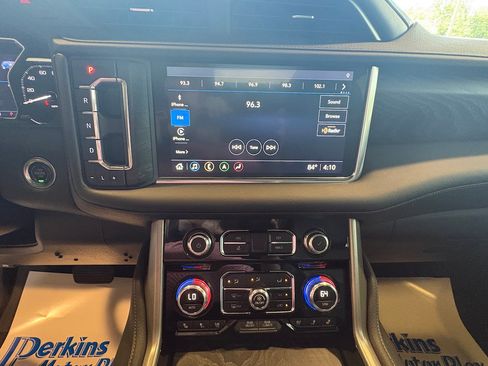 Used 2021 GMC Yukon Denali w/ Denali Premium Package RWD image 16