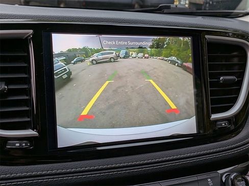 Certified 2022 Chrysler Pacifica Touring-L image 18