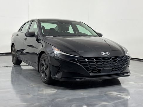 Used 2022 Hyundai Elantra SEL w/ Convenience Package FWD image 3