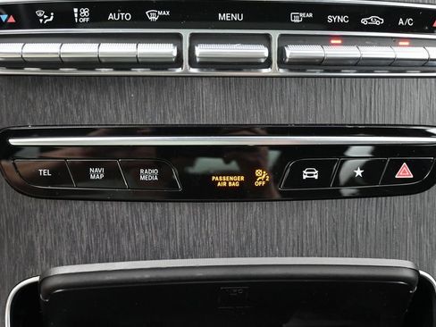 Used 2020 Mercedes-Benz GLC 300 4MATIC image 26