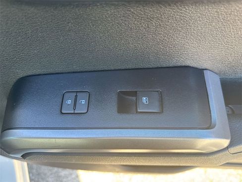 Used 2022 Toyota Tacoma SR5 w/ Technology Package image 32