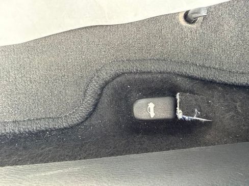 Used 2025 Nissan Versa SV FWD image 19