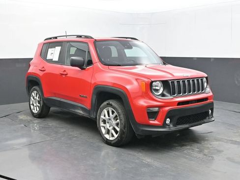 Used 2023 Jeep Renegade Latitude w/ Premium Group AWD/4WD image 9
