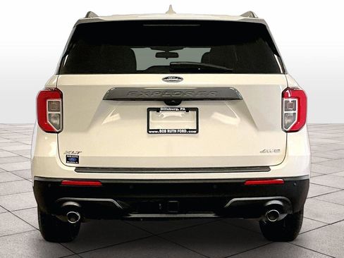 Used 2022 Ford Explorer XLT w/ Equipment Group 202A image 4