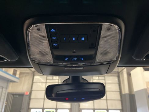 Used 2021 Jeep Grand Cherokee Limited image 31