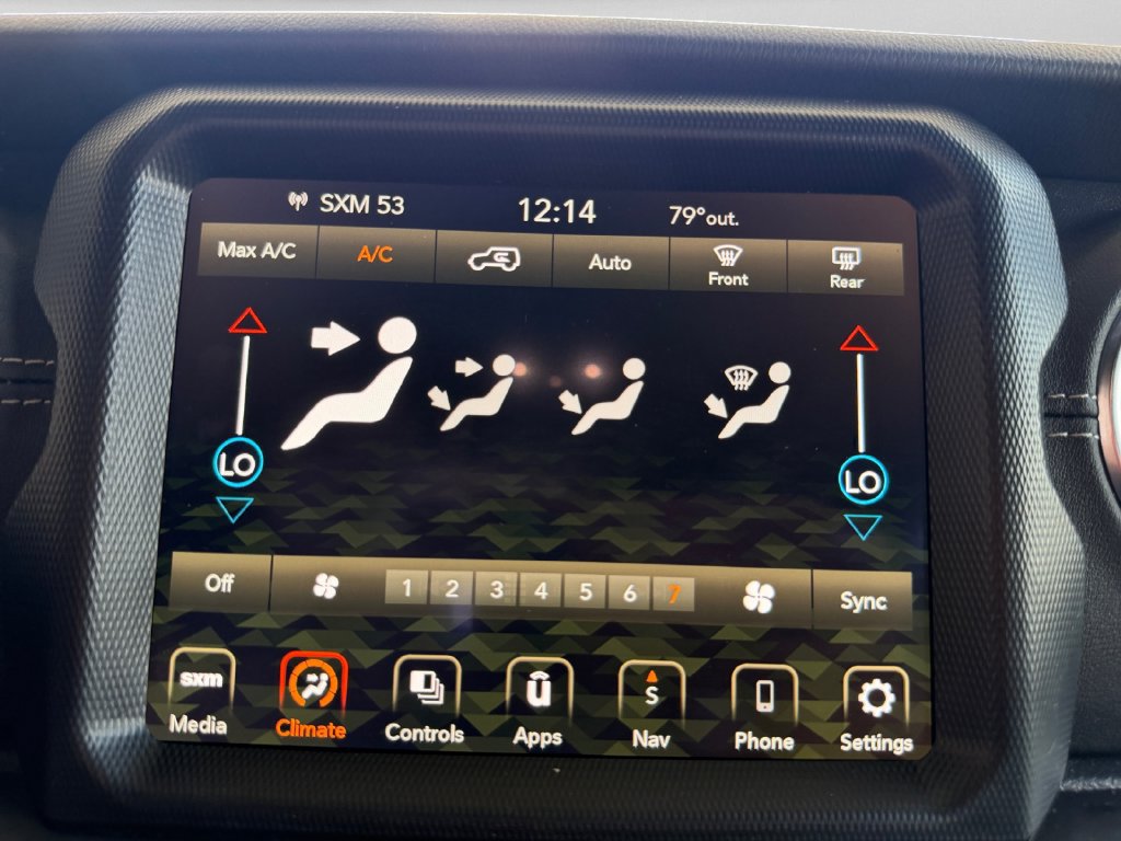 Used 2023 Jeep Wrangler Unlimited Sahara AWD/4WD image 19