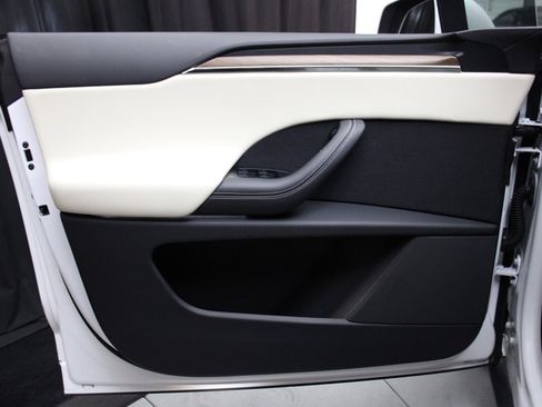 Used 2023 Tesla Model X image 22