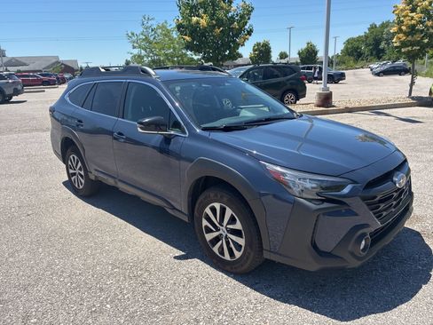 Used 2023 Subaru Outback Premium w/ Popular Package #1 AWD/4WD image 12