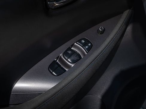 Used 2024 Nissan Leaf S image 13