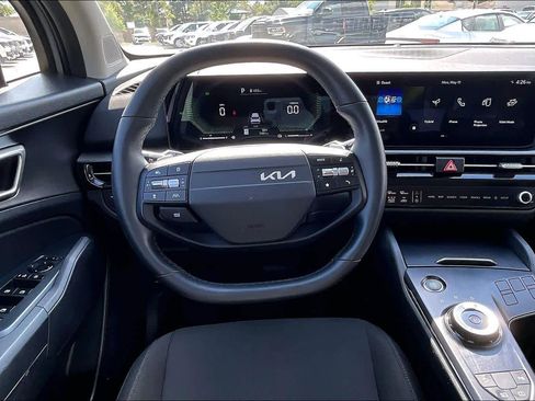Certified 2026 Kia Sportage LX FWD image 6