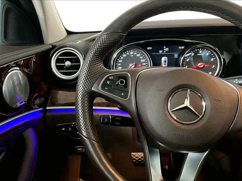Used 2018 Mercedes-Benz E 400 4MATIC Sedan image 24
