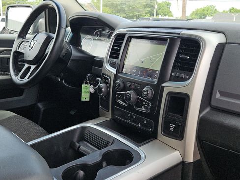 Used 2020 RAM 1500 Classic SLT w/ Luxury Group RWD image 30