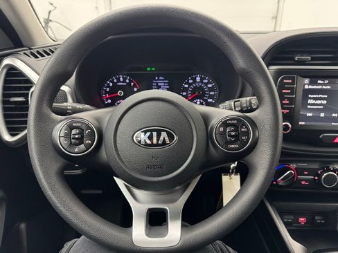 Used 2020 Kia Soul LX image 17