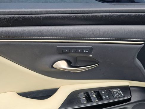 Used 2022 Lexus ES 350 w/ Premium Package FWD image 7