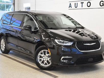 Used 2024 Chrysler Pacifica Touring-L