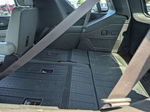 Used 2022 Chevrolet Tahoe Z71 w/ Luxury Package AWD/4WD image 7
