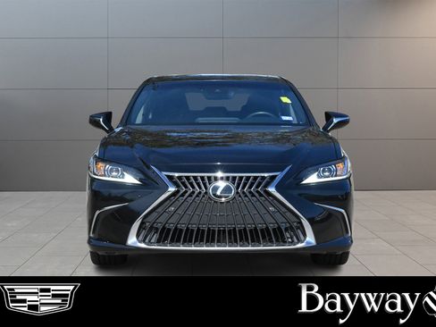 Used 2022 Lexus ES 350 w/ Premium Package image 2