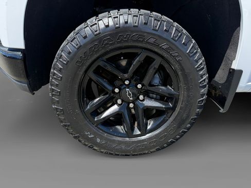 Used 2020 Chevrolet Silverado 1500 LT Trail Boss w/ Convenience Package AWD/4WD image 9