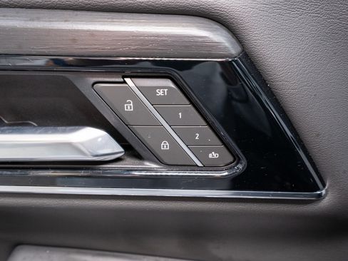 Used 2025 GMC Yukon XL Denali image 14