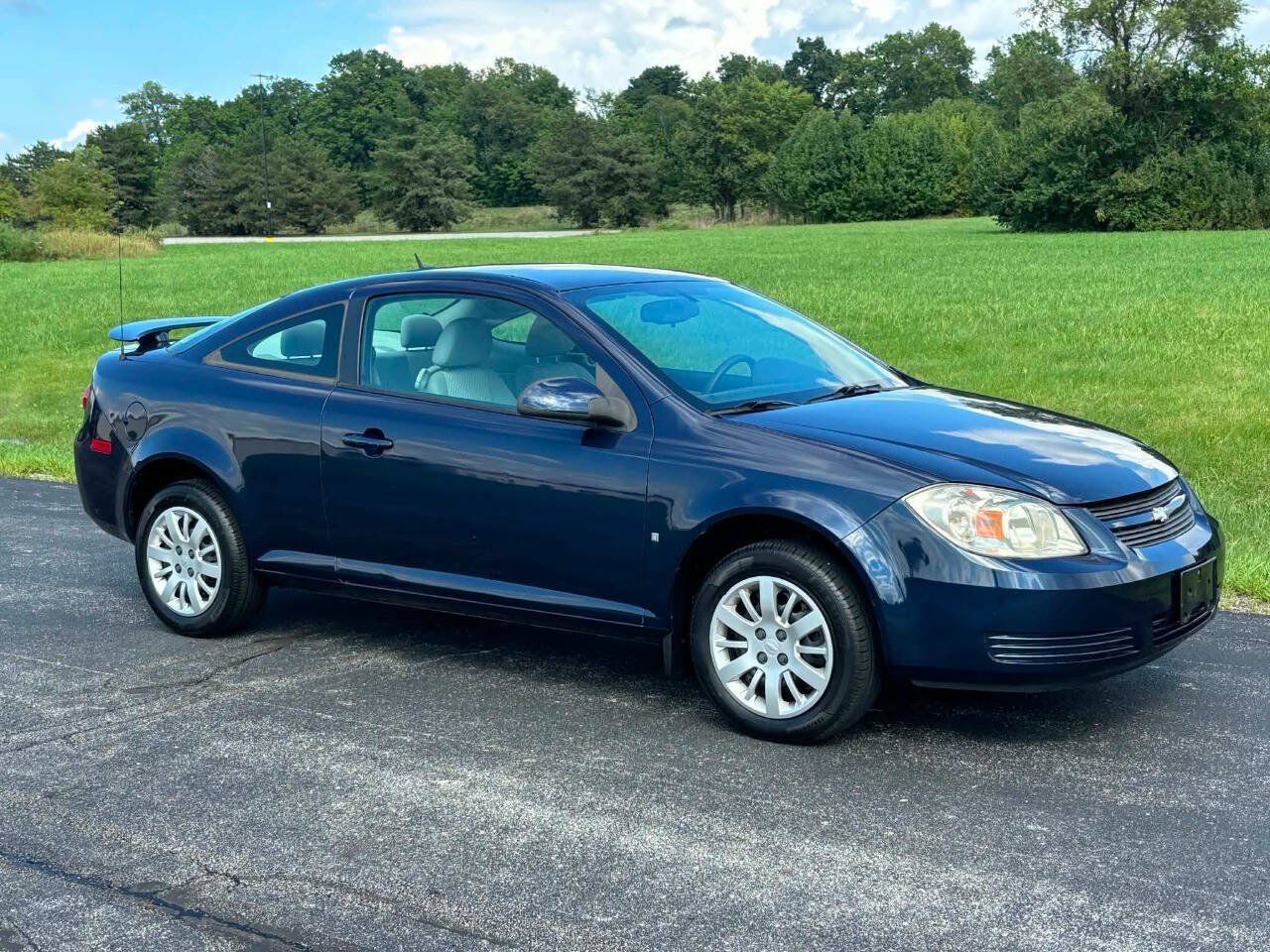 Used 2009 Chevrolet Cobalt LT FWD image 2